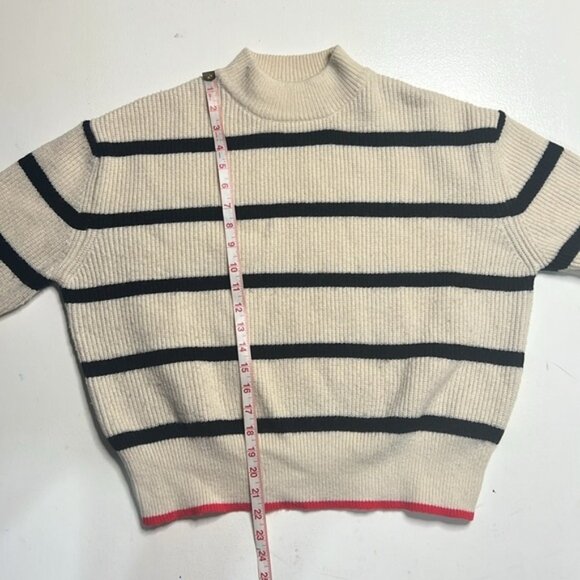 Striped Sweater with Black and Red Accents size M - Picture 6 of 9